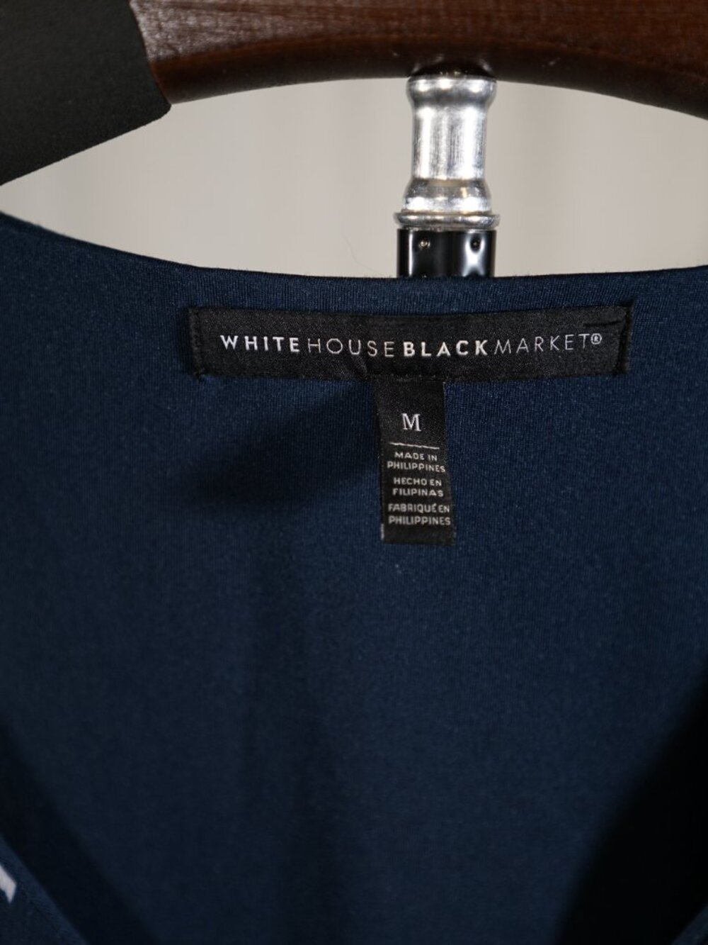 White House Black Market Navy Floral Feminine Twist Front Sleeveless Top M - Picture 3 of 7
